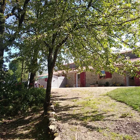 Les Trois Geais Лез-Эпес